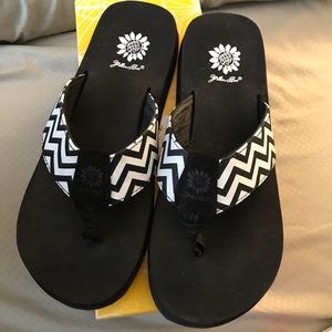 NIB Yellowbox size 9 “Yulisa” Flip Flop